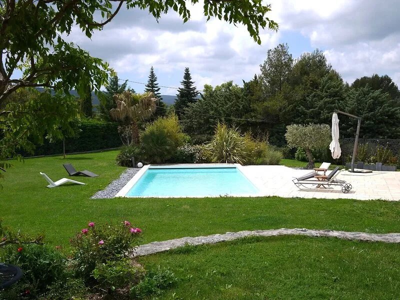Mas beautiful benefits - 1100 m from Lacoste - direct view of the Luberon at 1km