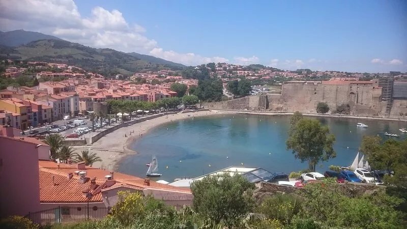 Apartment with terrace, pool and parking. Great views. 5 minutes walk to beach