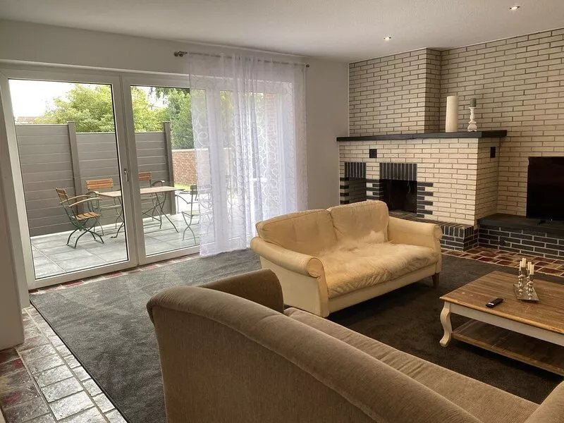 Newly renovated, very spacious 3-room apartment with terrace, garden, parking