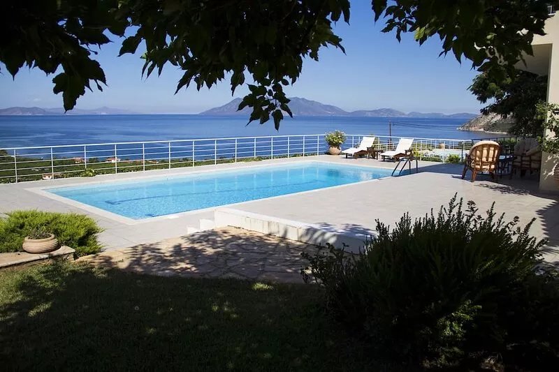 Villa 'Magnolia' a luxurious residence with a pool and outstanding sea view