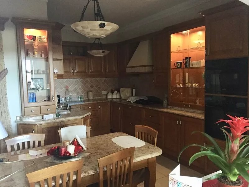 Desert Rose: A quiet home in the countryside