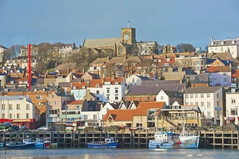 3 bedroom house with harbour & sea views, less than 1 minute from sea front