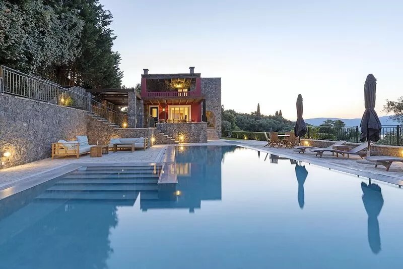 Stylish lux villa overlooking the sea, close to Corfu town, 6 en suite bedrooms