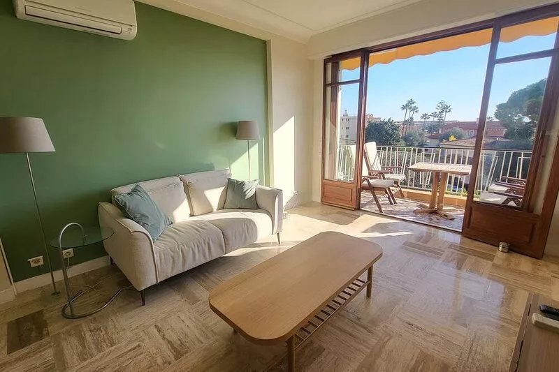 In private domain, apartment with sea view, peaceful for holiday or remote work.