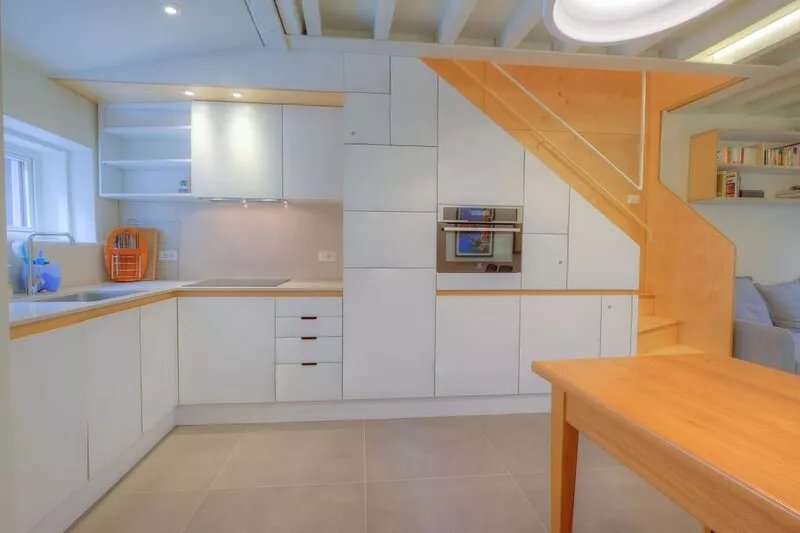 Redecorated in '24 ideally located by a canal w/ private courtyard and Fast