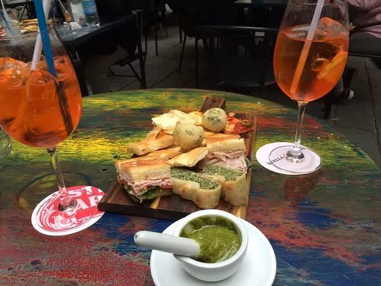 Fossatello's Boarder Cafe
