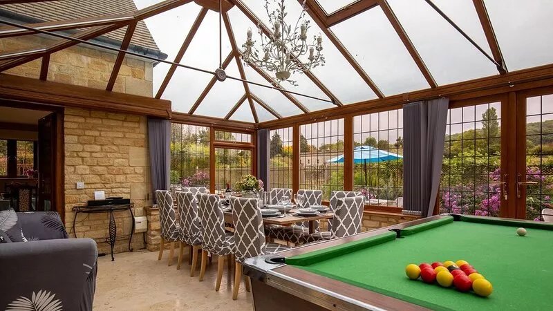 Kingfisher Cottage - sleeps 10 guests  in 5 bedrooms