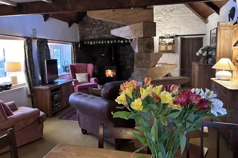 Character cottage, outside Newport, 5 minute drive to Newport Sands & Golf club