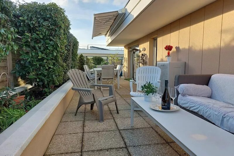 Very bright terrace apartment with secured parking