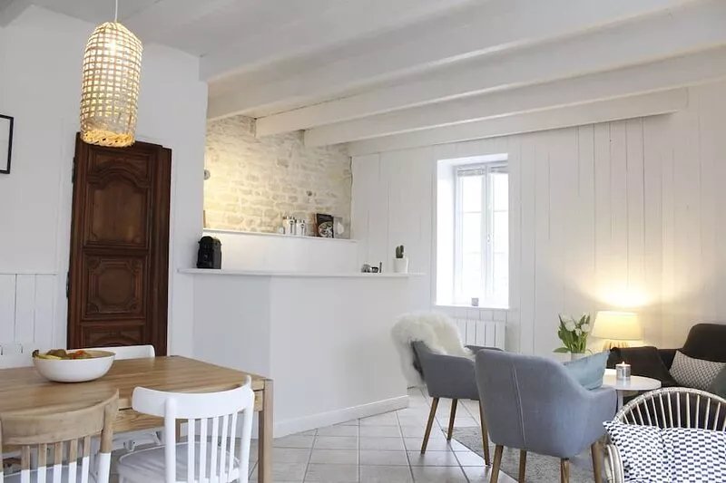 Village house with outdoor spaces including terrace with sea view-Parking (*)