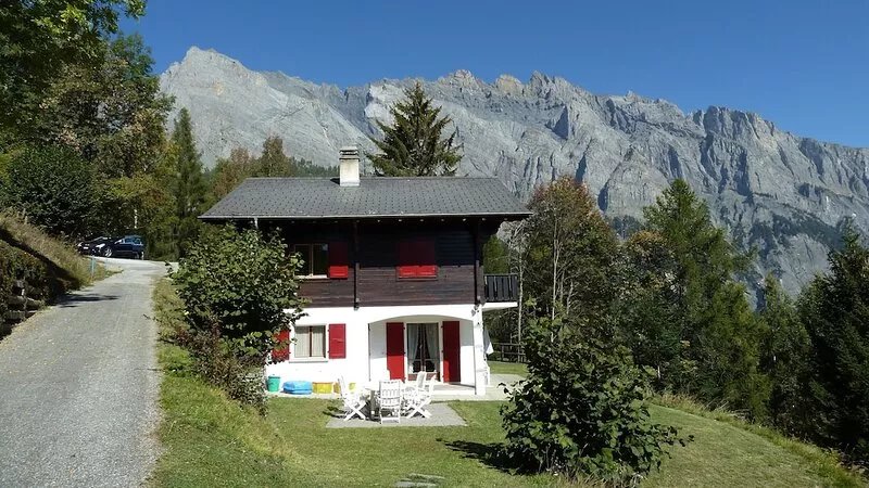 Spacious cottage with views breathtaking in central Valais (Switzerland)