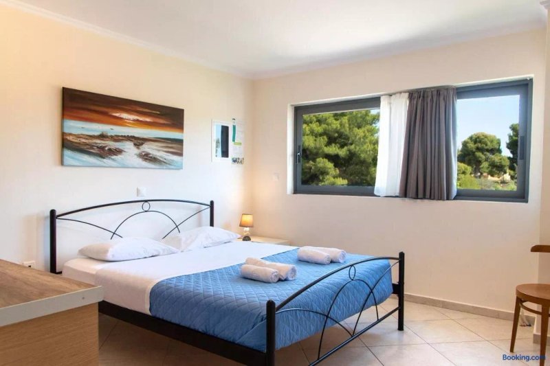 Fotis Apartments