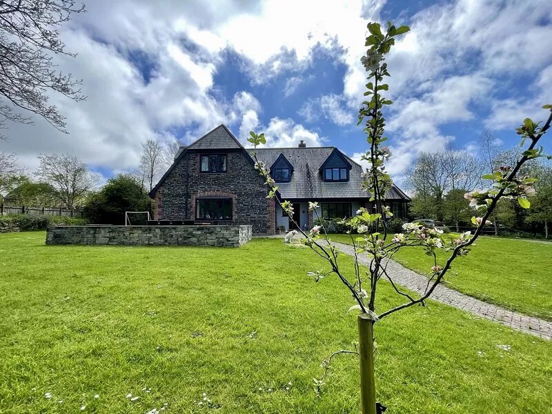 Great House nr Polzeath on golf course ideal for families