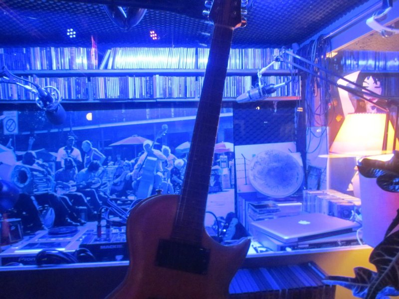 Bar Radio Golden