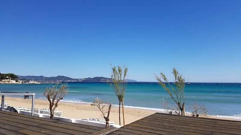 refurbished T3 Terrace sea view in Saint Jean area parking space