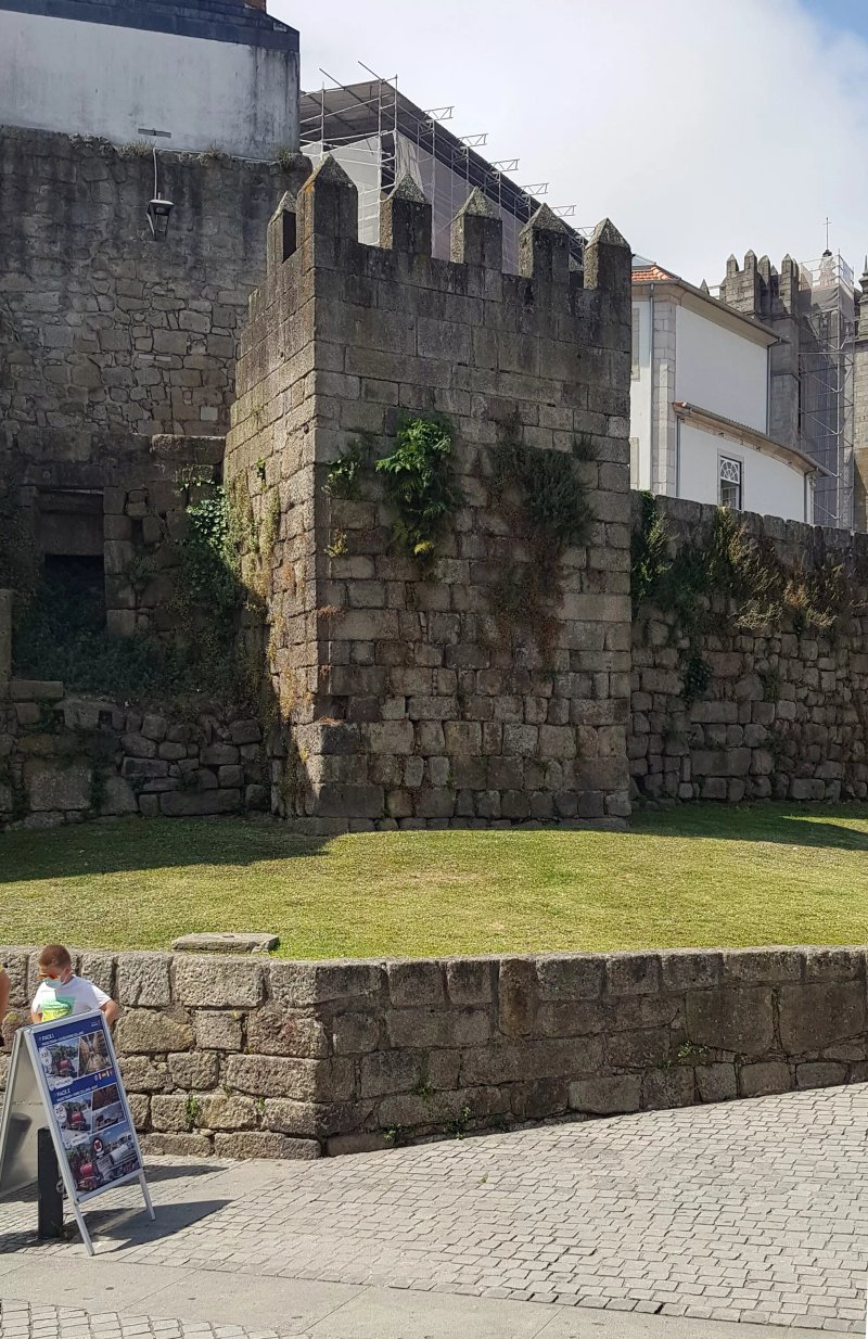 Muralha Primitiva Do Porto