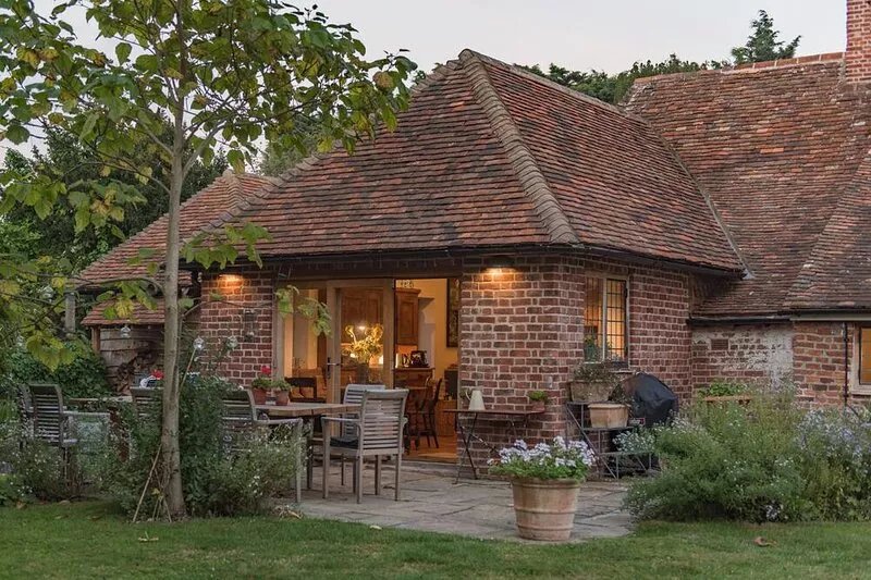An exquisite Tudor Farmhouse lovingly restored with 7 bedrooms, 6 bath/shower