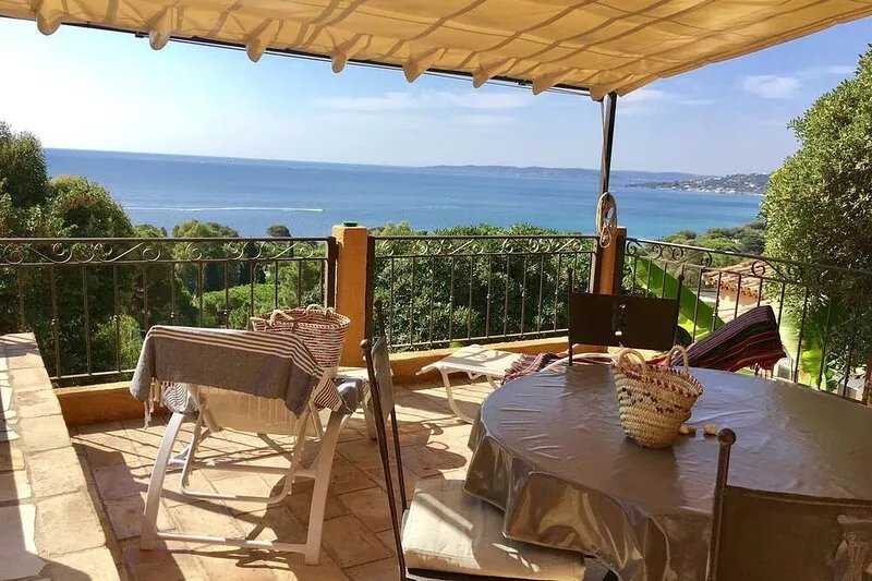 Provencal house with swimming pool, beach 400 m away, in the Gulf of St Tropez