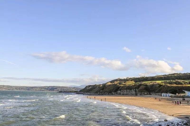 Y TY PREN, with a garden in Benllech