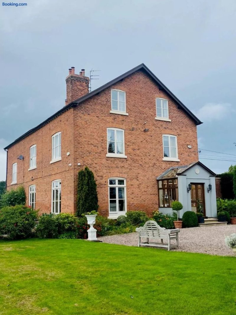 Golborne Manor