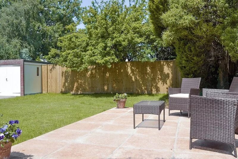 1 bedroom accommodation in Broadstone, near Bournemouth
