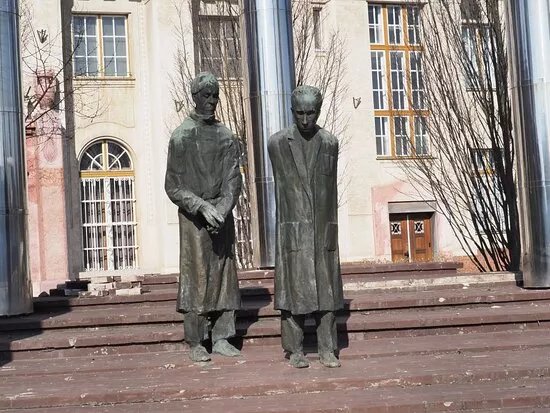 Professzorok Szobor