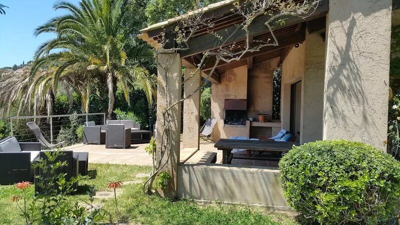 200 meters from Aiguebelle beach -superb view of the islands- private Jacuzzi