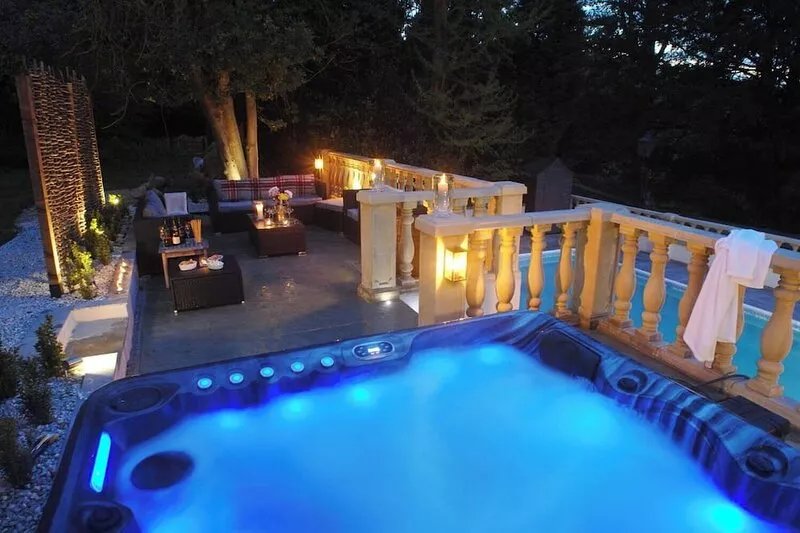 The School Rooms Estate: Beautiful Georgian apartments with Heated Pool, Hot