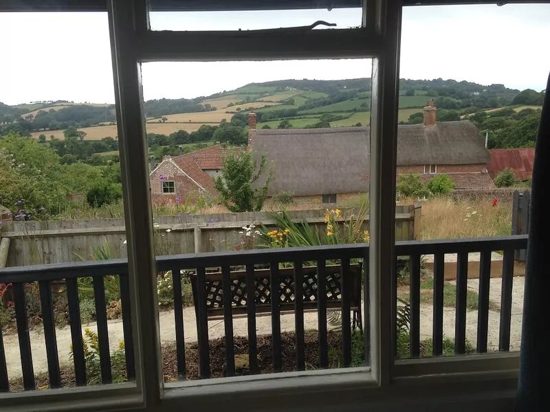 Renovated cricket Pavilion, huge views, walks. close to amenities, beach, pub