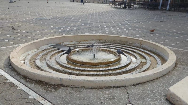 Victory Square Watch Brunnen (Fantana Cosette)