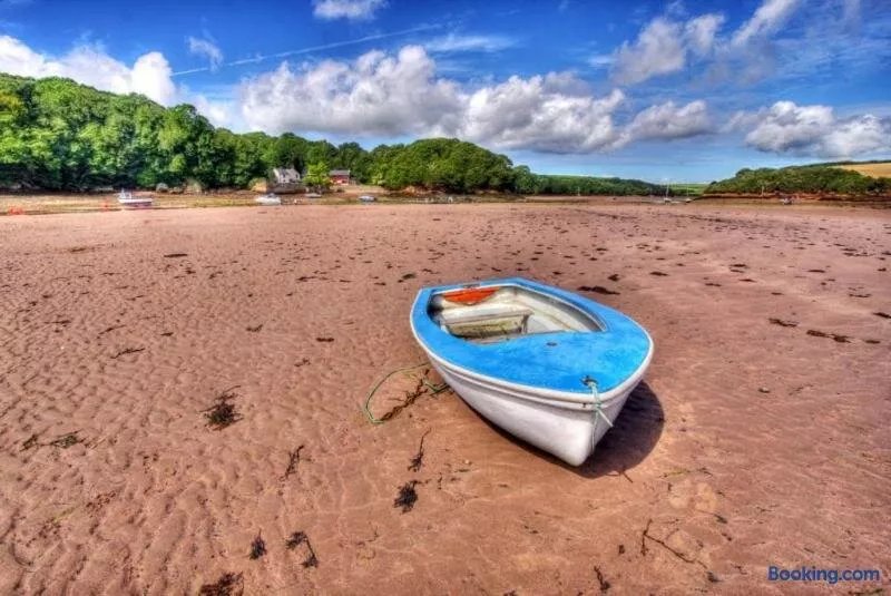 Middle Cottage Sandy Haven Beach