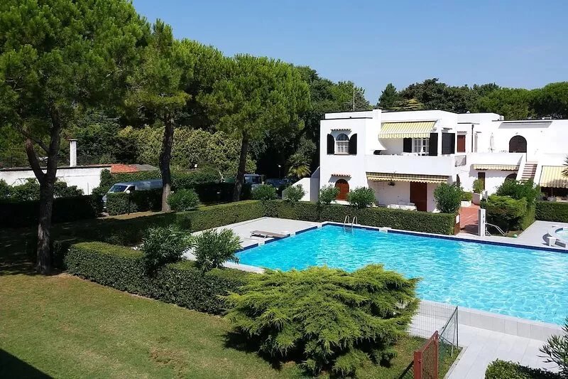 Residece villa with swimming pool in Jesolo Lido