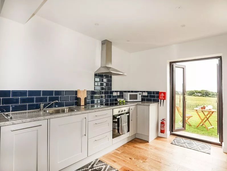 BWTHYN CAE HAIDD, romantic, with a garden in Beaumaris