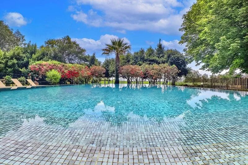 Superb Maison de Maître *** in Provence with infinity poolXXL and bicycles