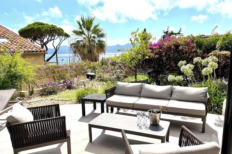 CANNES VILLA SWIMMING POOL, SEA VIEW,15 MN PALAIS DU FESTIVAL,1 MN BEACH ON FOOT