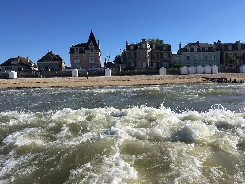 Juno beach at the end of the garden, accessible to disabled people