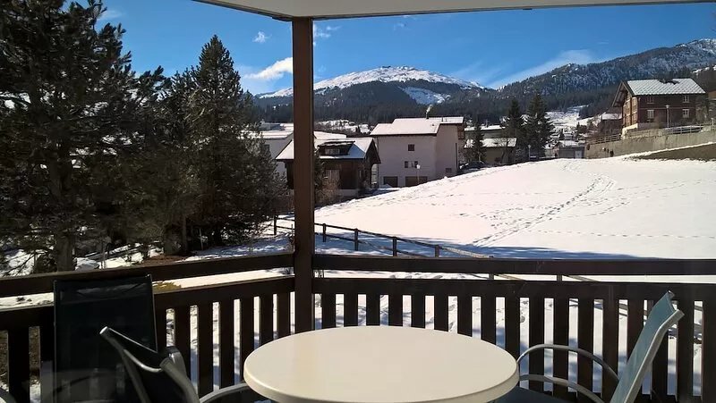Sunny, spacious 4.5 room apartment, 3 bedrooms, 2 bathrooms, 6 people