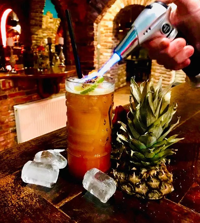 Chicago Burger & Drinks