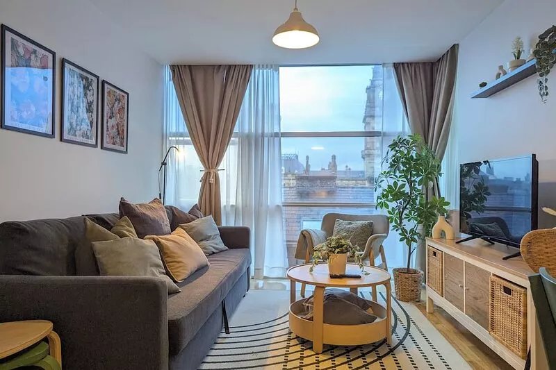 This apartment is a 1 bedroom(s), 1 bathrooms, located in Merseyside, England.