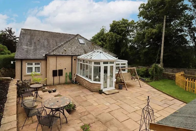 WOODLANDS, family friendly, with a garden in Darley Dale