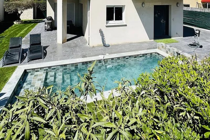Villa de Vinci + air conditioning + swimming pool + 6 bicycles for 10 people