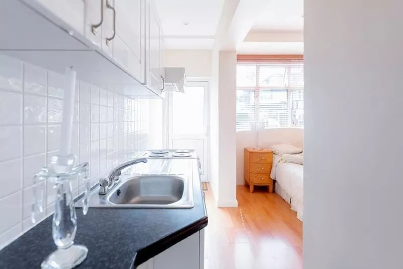 Comfortable  studio  near transport/tube on a quiet road.