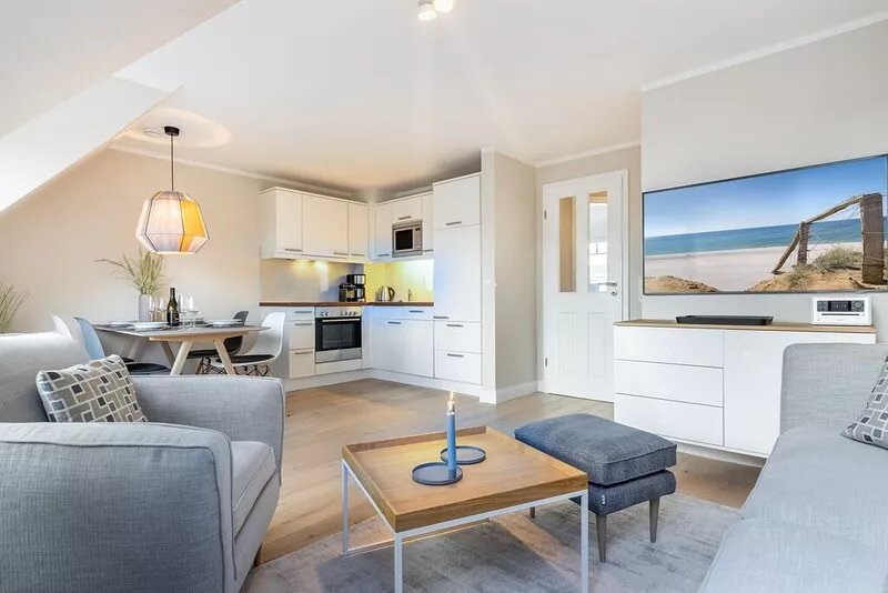 Modern 3-room apartment for up to 4 people with balcony.