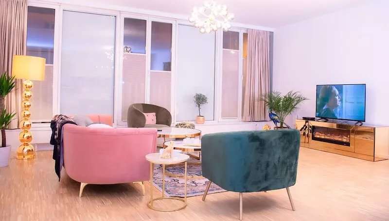 R213 – Glamorous Urban Glam