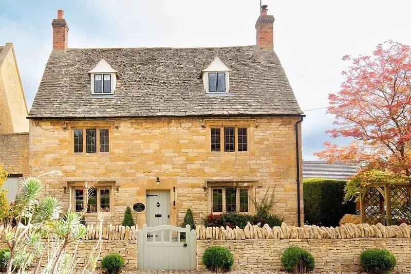 Yew Tree Cottage - sleeps 8 guests  in 4 bedrooms