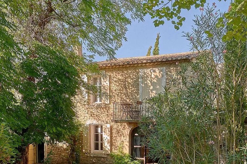 Large 18th century Provencal cottage, restored 5 bedrooms, 4 bathrooms