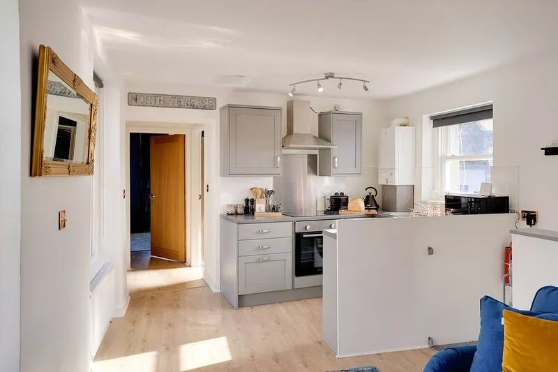 Little Edge: Bright and Modern Central Apartment