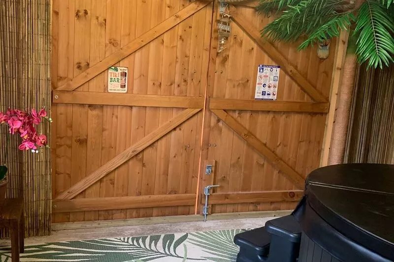 Stunning Thatched 16th Century Cottage. Dog Friendly. **HOT TUB**