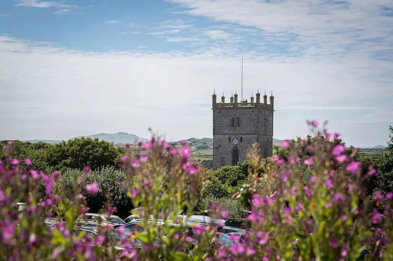 A wonderful contemporary house in the very heart of St Davids with wifi.