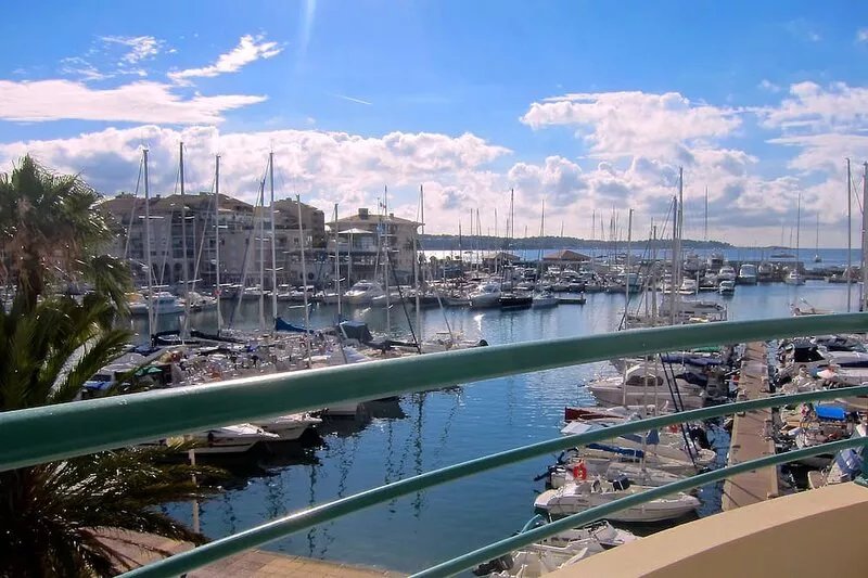 Appt Very beautiful SEA VIEW and marina, with SWIMMING POOL / Parking, 2min